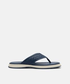 Weareroom.shop2893fb8943 1