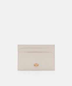 Weareroom.shop62d5465f28 1