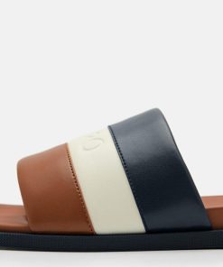 Weareroom.shope3737a0e52 5